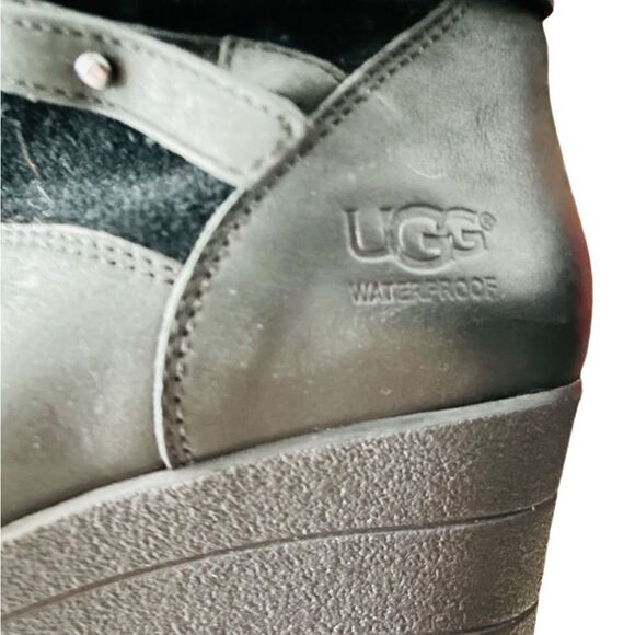 UGG AUSTRALIA Lesley 1005266
Side Zip Black Suede Tall Wedge
Boots Size 10. - Picture 10 of 11